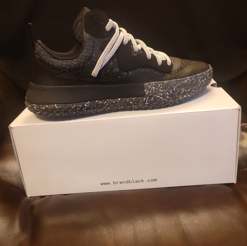 Sneakers - Picture 5 of 7